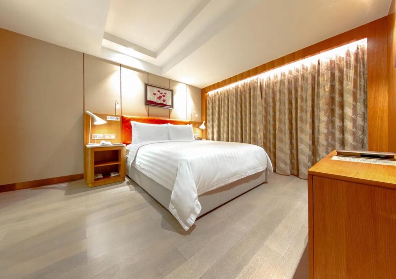 Royal Dragon Hotel Macau Exterior photo